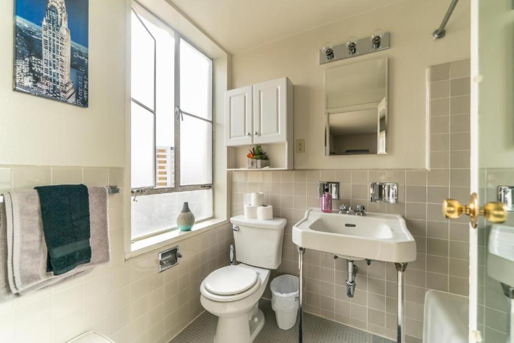 Spacious Charming Condo With Great Views Near The Grove Los Angeles Exteriér fotografie